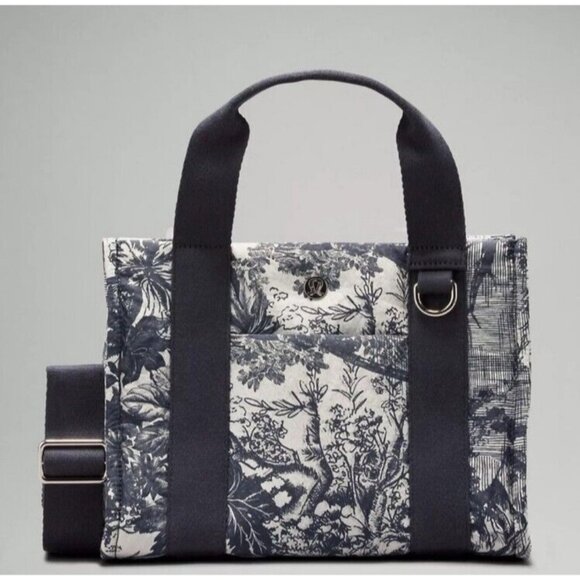 LULULEMON Boxy Mini Tote Toile Turtledove Navy and Obsidian 4.5 L NWT - Picture 8 of 16